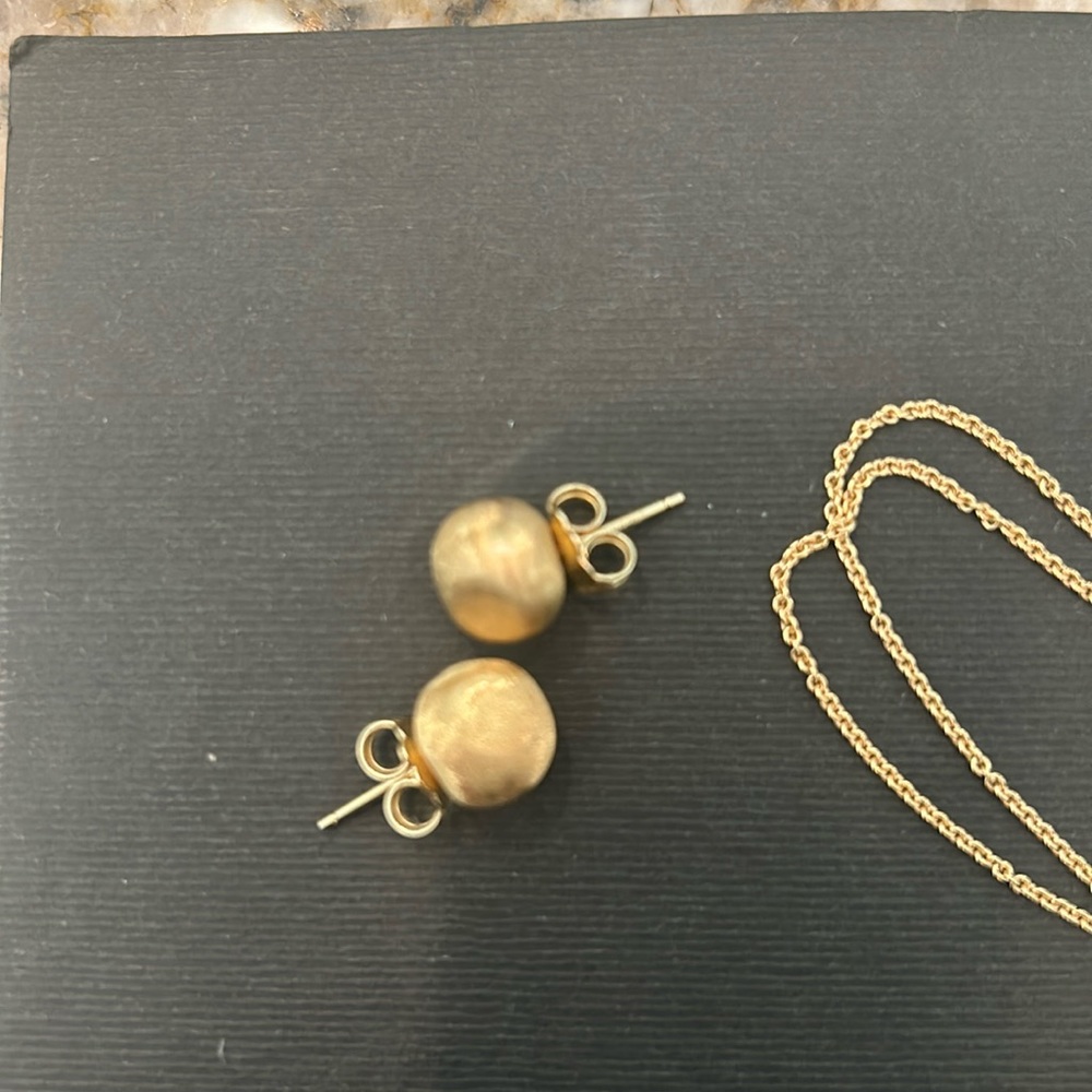 marco bicego  AFRICA 
18K Yellow Gold Round Studs